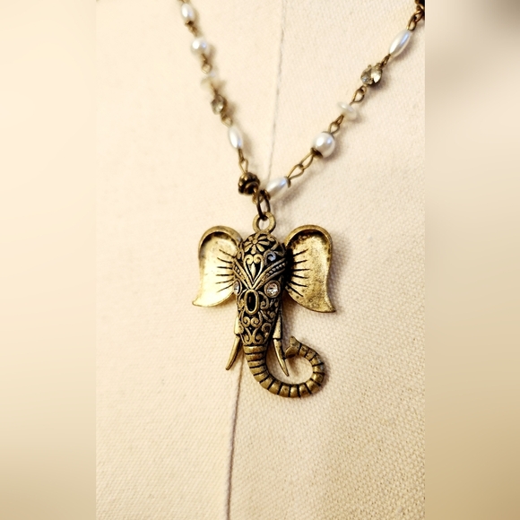 Vintage Elephant Pendant necklace - Picture 4 of 9